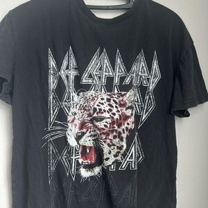 Black def leopard shirt